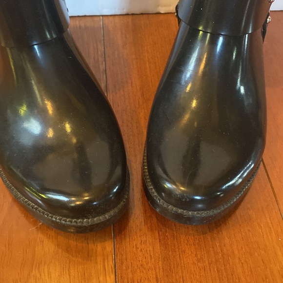 Michael Kors black tall rain snow boots harness w/ silvertone logo sz 8 - Picture 3 of 12